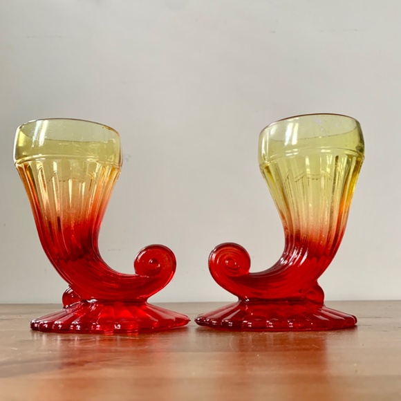 VIntage Jeannette Glass Amberina Cornucopia Horn of Plenty Vases - Picture 2 of 7